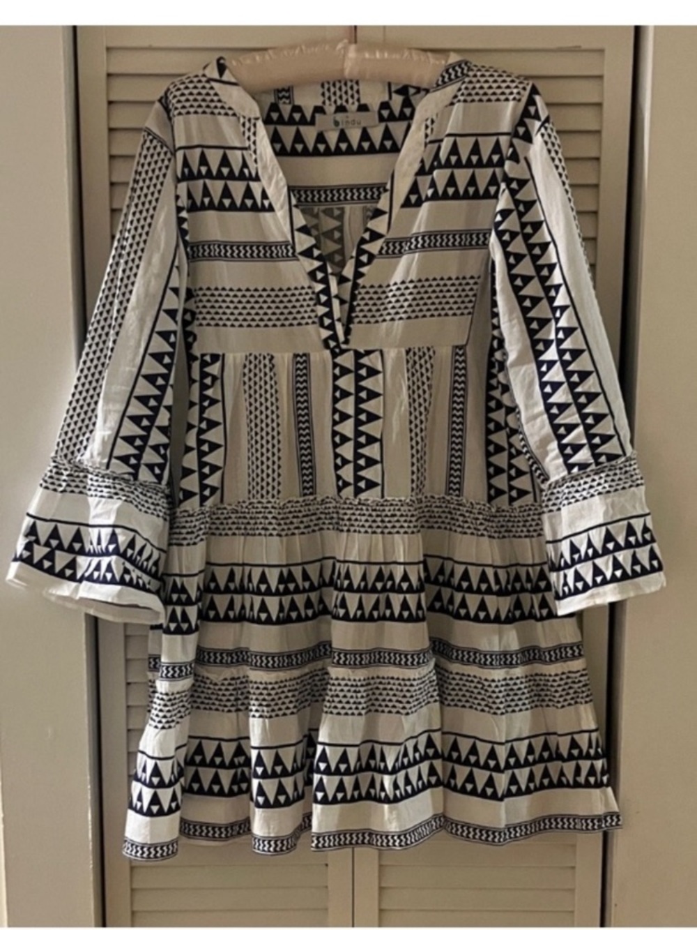Bindu Tuckernuck Salma White/Navy Blue Print Tiered Mini dress Size Large